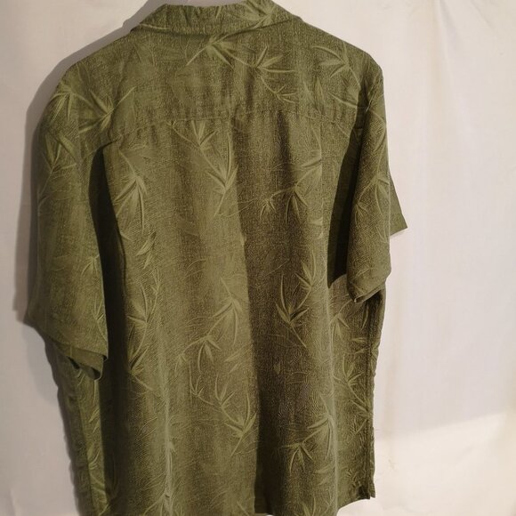 2 / $30.00 - Denver Hayes Men's Size Large Classic Fit Short Sleeve Shirt - Picture 2 of 5